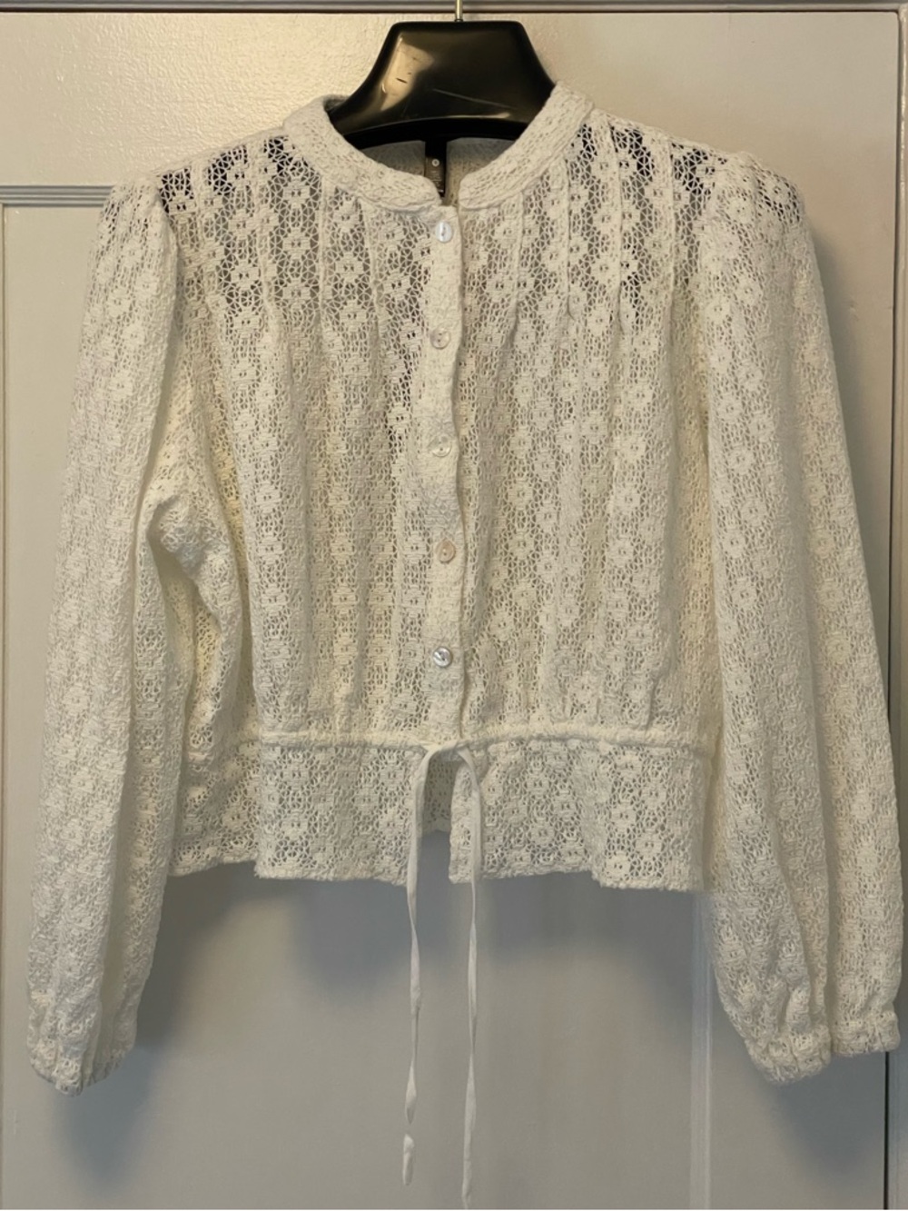 NWT Bloomingdale's AQUA White Lace Button-Front Cropped Drawstring Top
